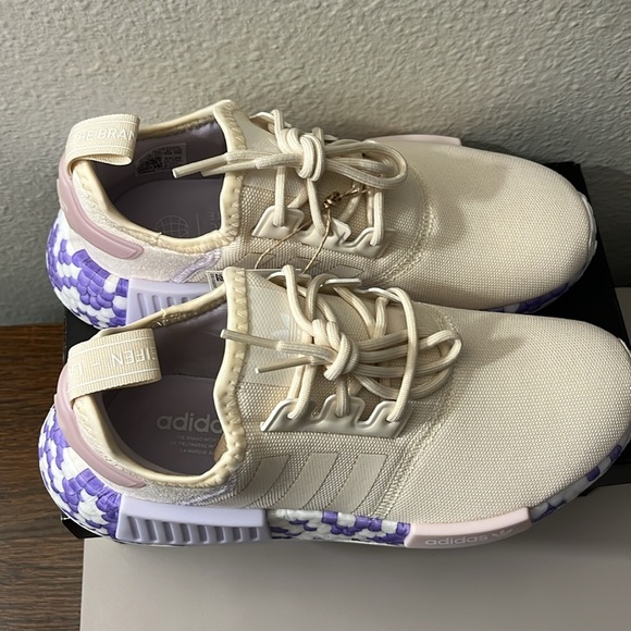 NWT Adidas Originals Women's NMD_R1 Shoes - Wonder White/Purple/Lilac - GW5694 - Picture 15 of 16